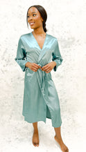 Load image into Gallery viewer, Green Bridesmaid Robe
